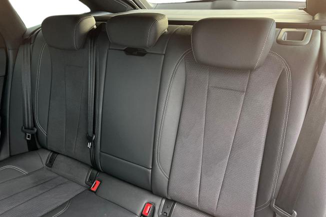 AUDI A4 Avant Photo 9