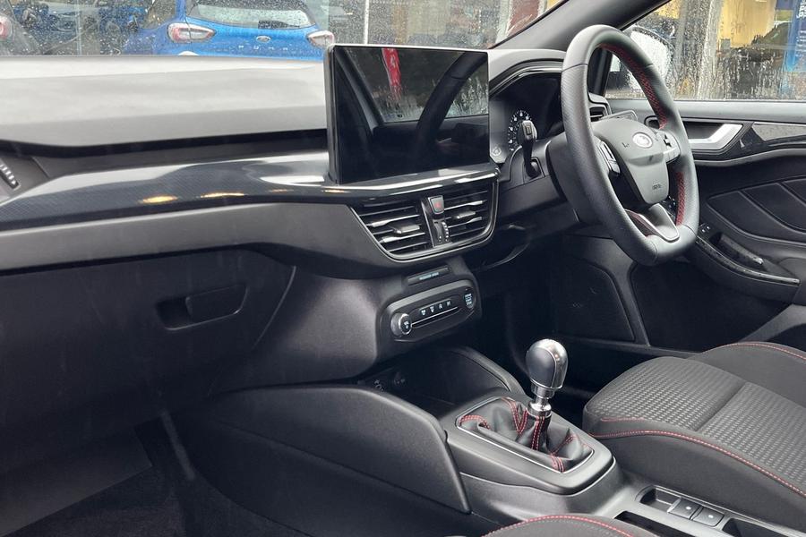 Ford FOCUS Photo autoimg-32048303f5f7770917f6e47177a34d7a92cbd546.jpg