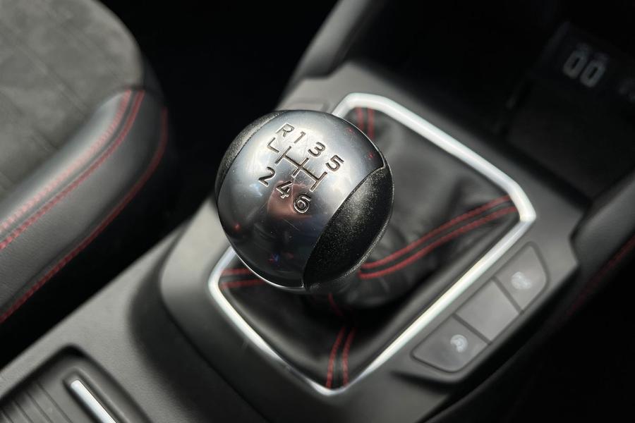 Ford Kuga Photo autoimg-3209297e97e669b639b59a2ab218ca4bd3ded646.jpg