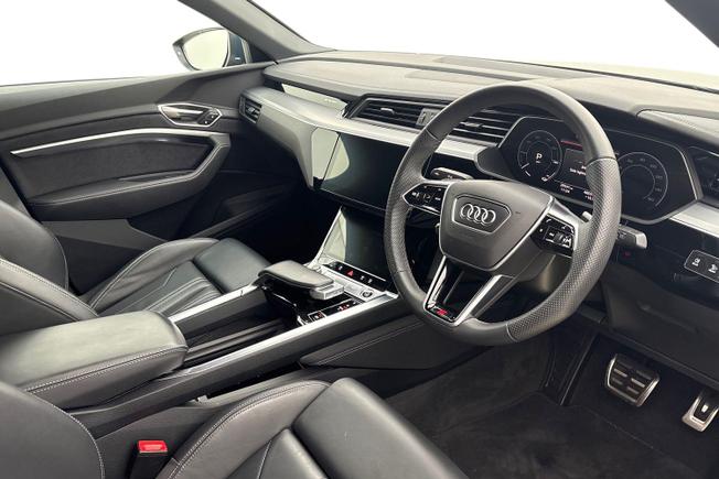 AUDI Q8 e-tron Photo 7