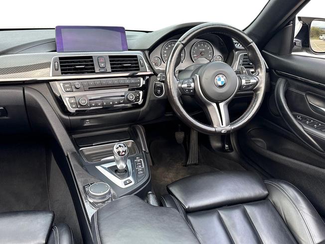 BMW M4 Photo 11