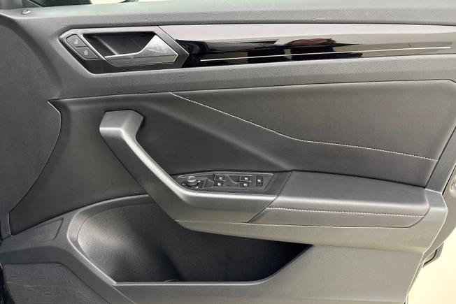 VOLKSWAGEN T-Roc Photo 25
