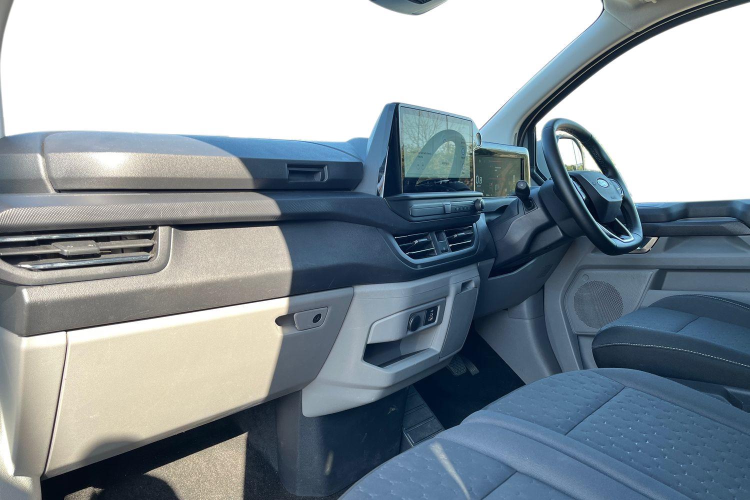 Ford TRANSIT CUSTOM Photo 2