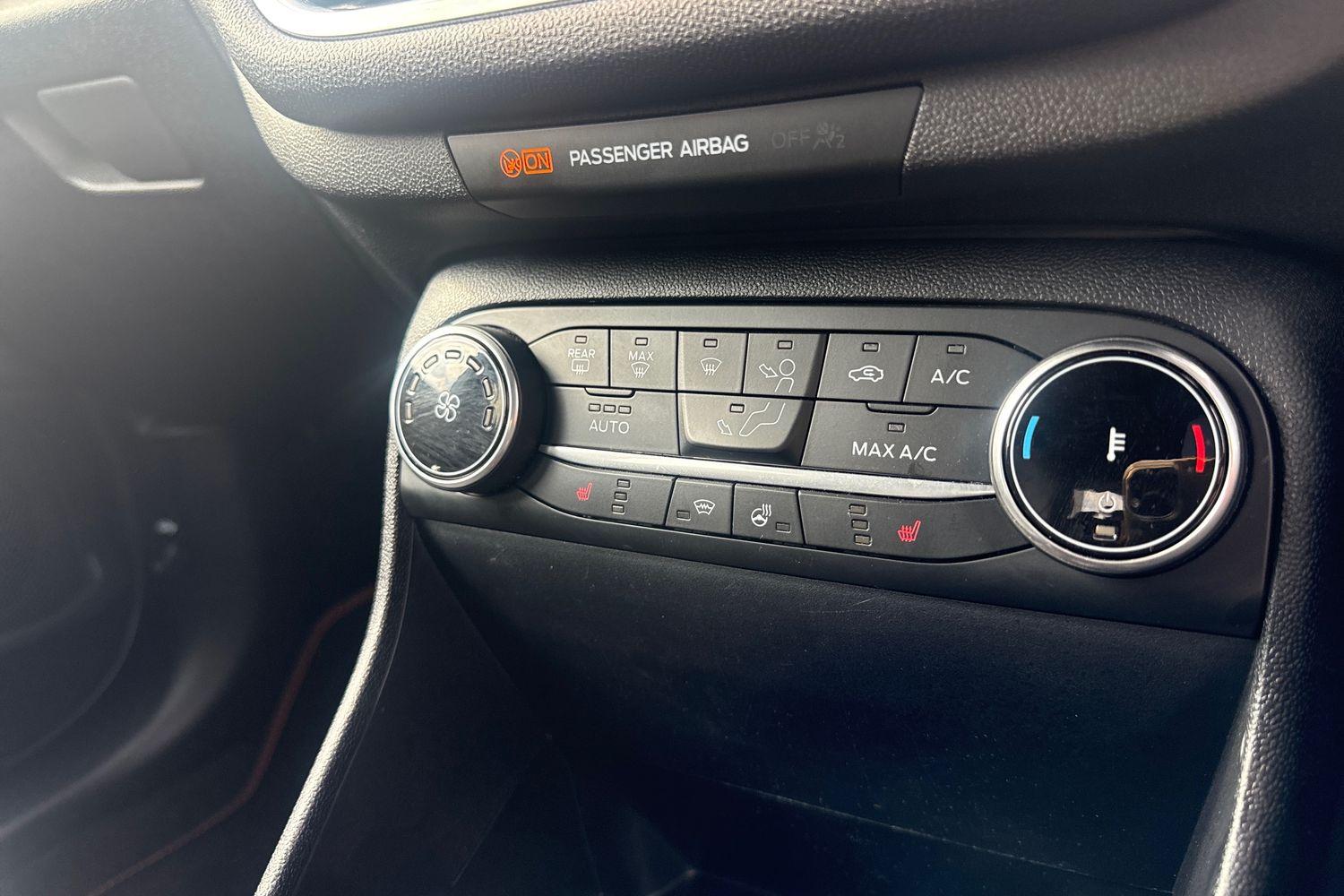 Ford FIESTA Photo 27