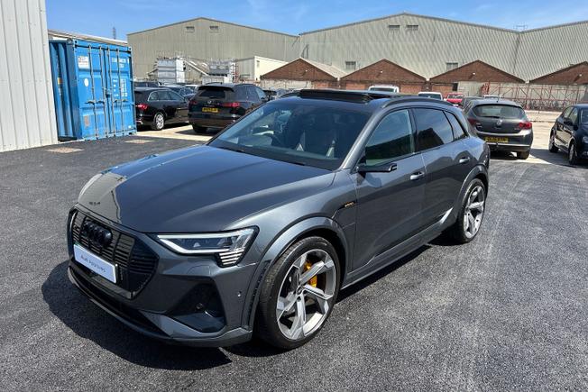 Audi e-tron S Photo 51