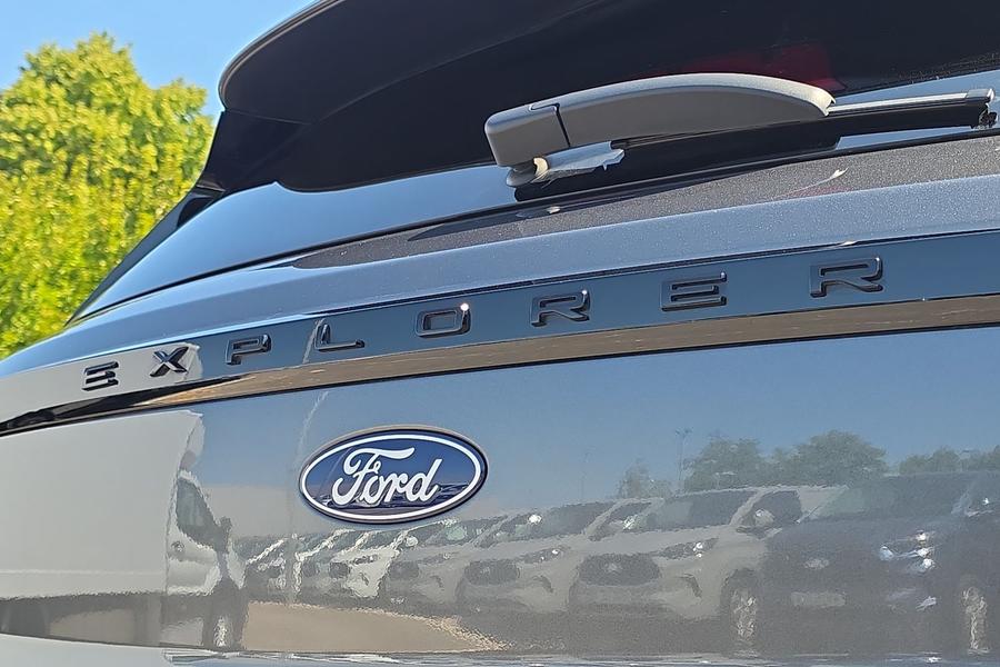 Ford Explorer Photo autoimg-322012cb992d94d56d1d0d80406104e3f31a2796.jpg