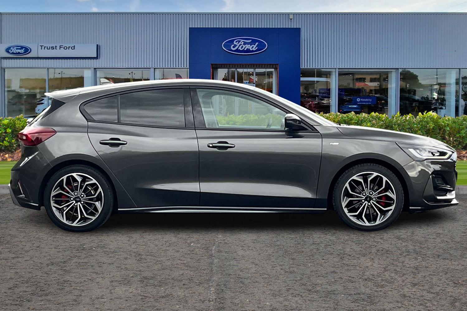 Ford Focus Photo 2