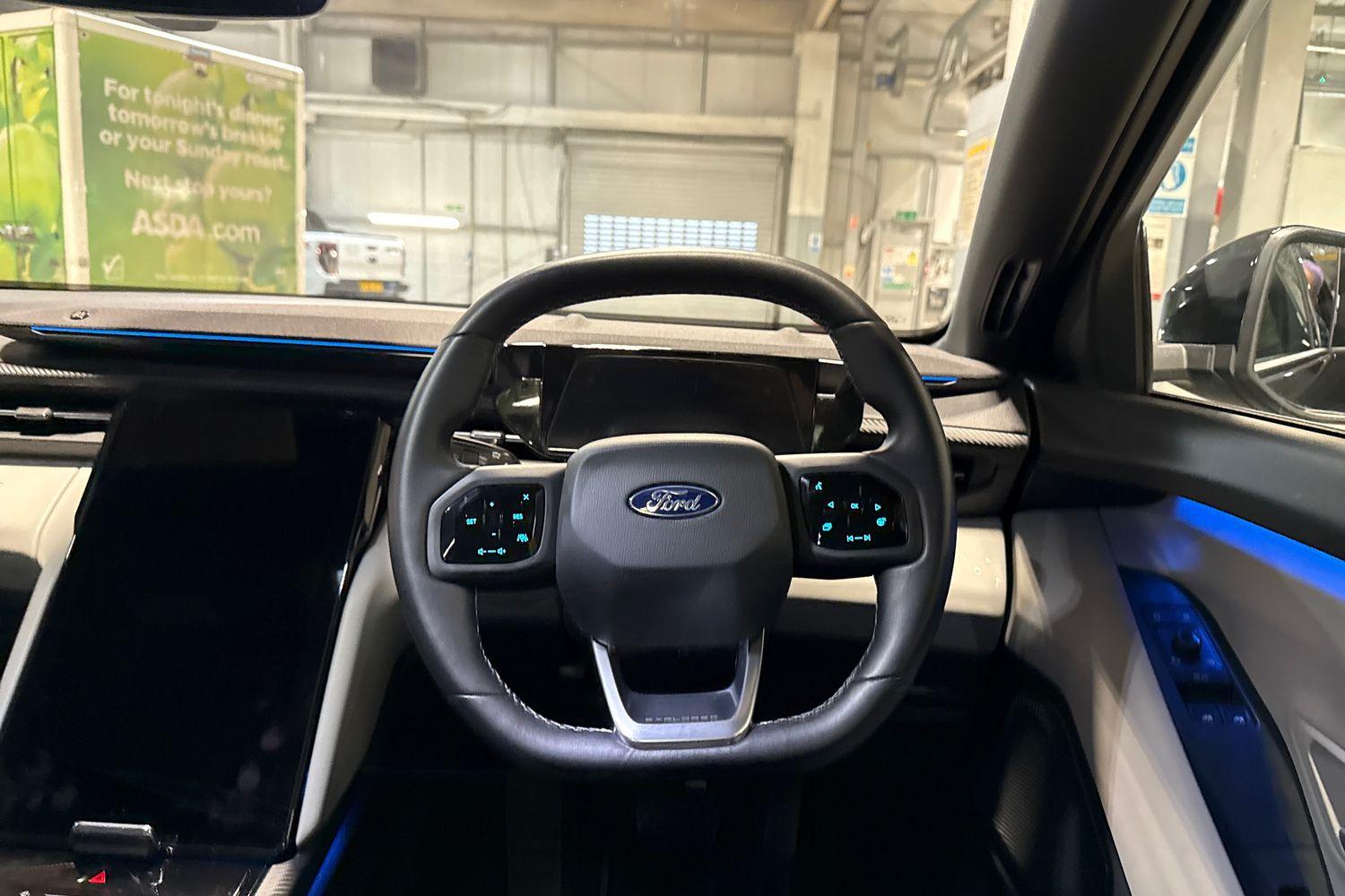 Ford Explorer Photo 11