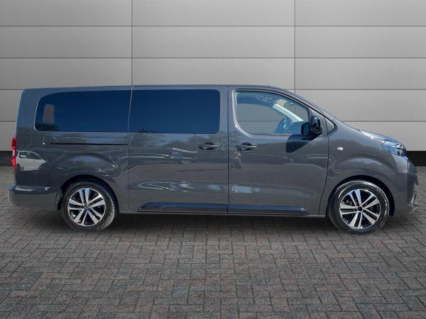Peugeot e-Traveller Photo autoimg-32330498d377e23ee5704c54fb603bdce504f746.jpg