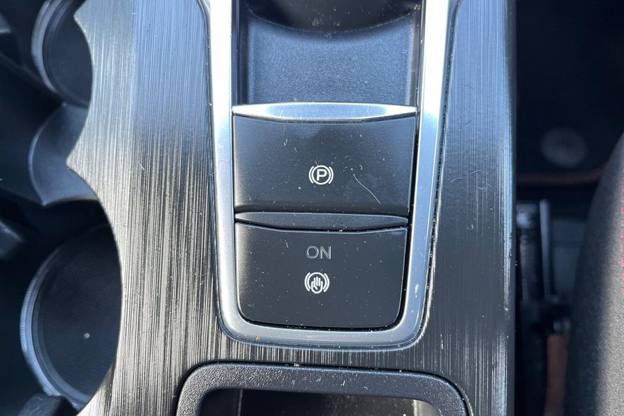 Ford Kuga Photo autoimg-32360db3c78115e668d5c6966e45dc5a58669a50.jpg