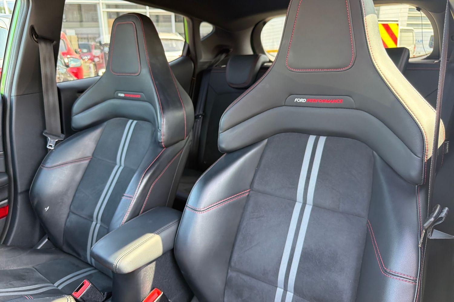 Ford FIESTA Photo 18