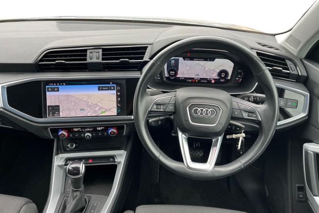 AUDI Q3 Photo 11
