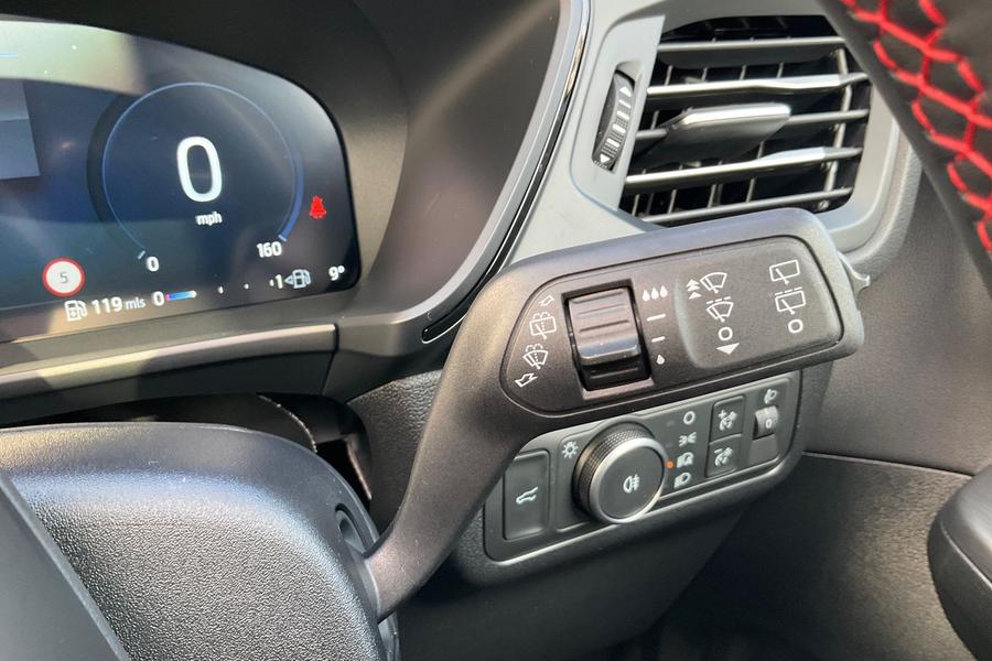 Ford Kuga Photo autoimg-32423a55823242a5d1163c4cd5fd1518f2256540.jpg