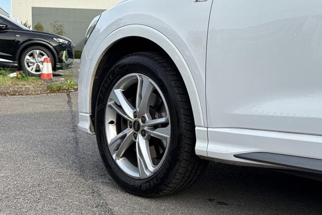 AUDI Q3 Photo 23