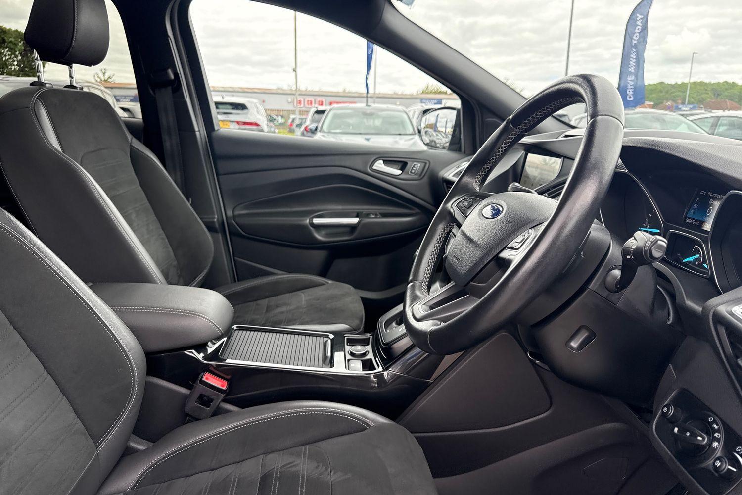 Ford KUGA Photo 16