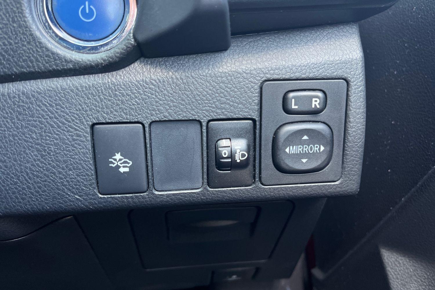 Toyota AURIS Photo 25