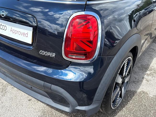 MINI Hatch Photo 18