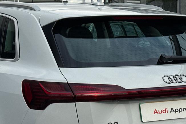 Audi Q8 Photo 24