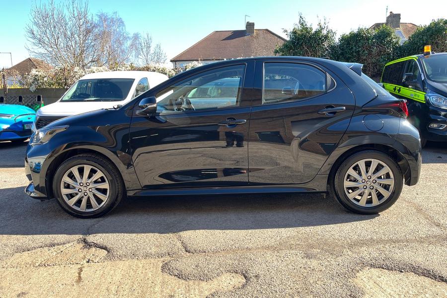 Toyota YARIS Photo autoimg-325702f3b9e630115cc6cf02f2d7fd6e2b06c32c.jpg