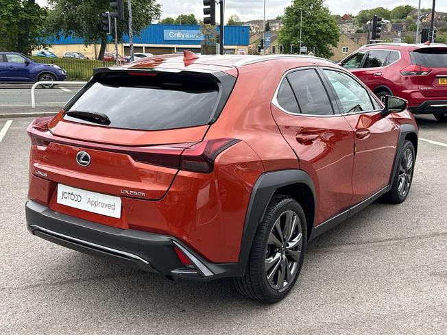 LEXUS Ux Photo 30