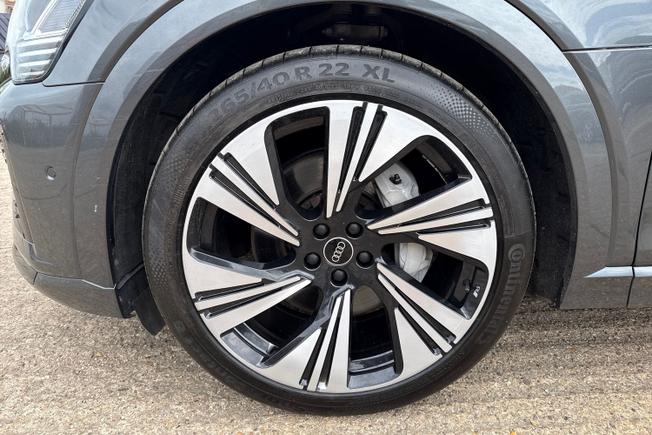 AUDI Q8 E-Tron Photo 58