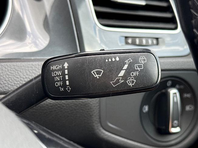 VOLKSWAGEN Golf Photo 52