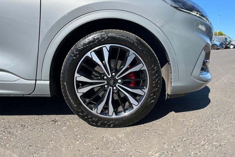 Ford Kuga Photo autoimg-326034e57a66c02b11b73dfbbf1176cc8bdf21fb.jpg