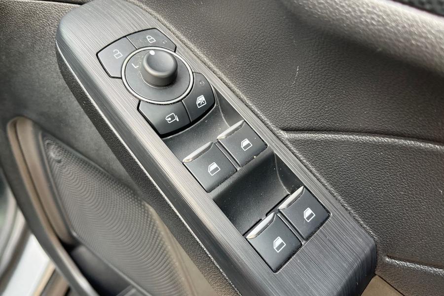 Ford Kuga Photo autoimg-32653b5da27c6bf64d197e4cc7ddb9b1c6d09f15.jpg