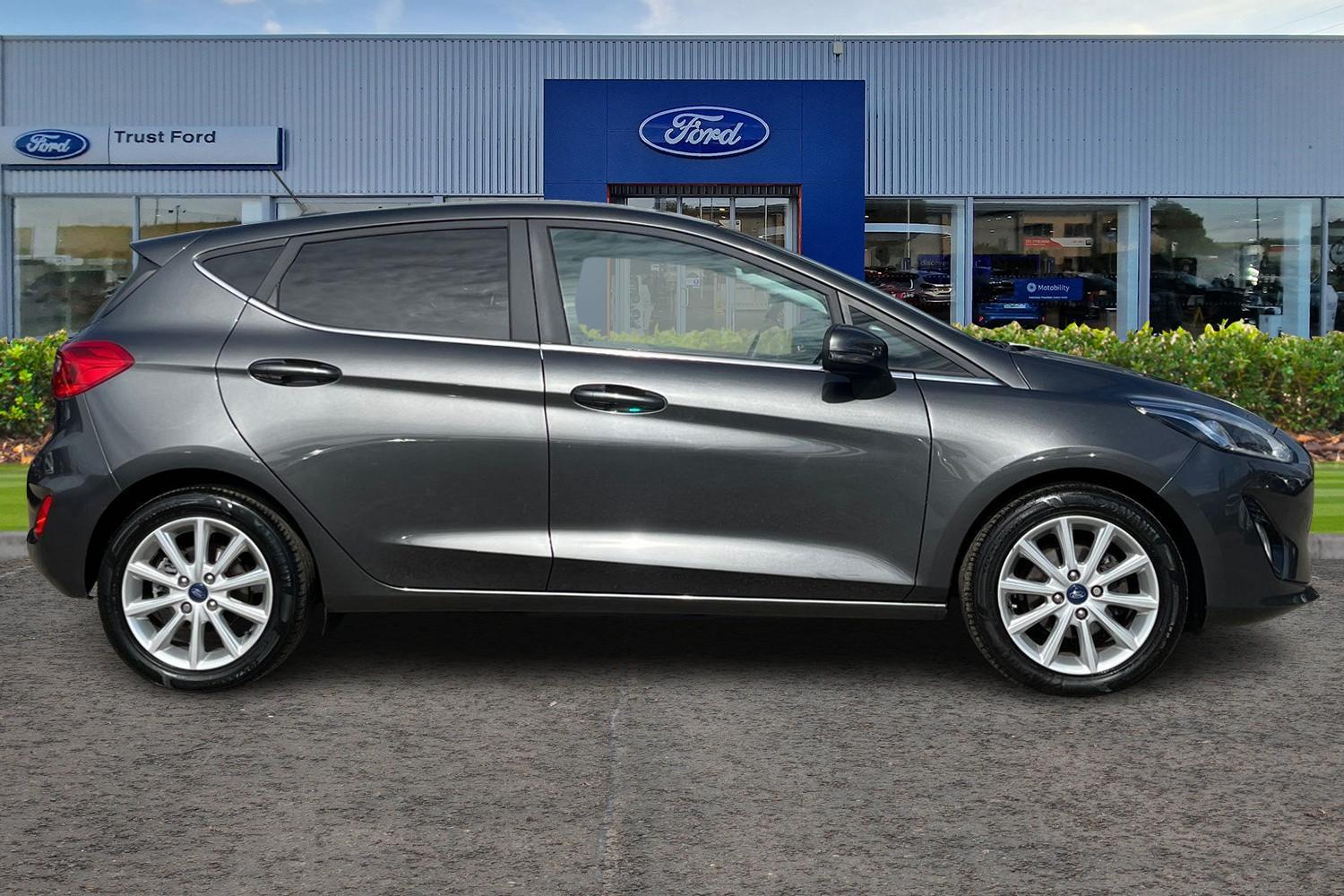 Ford FIESTA Photo 2
