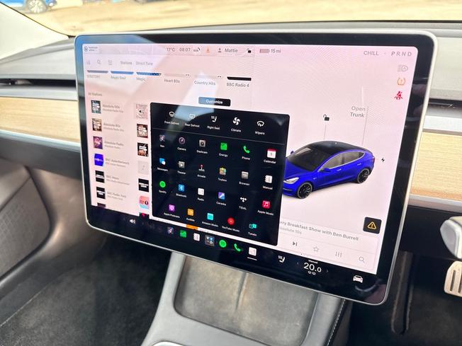 TESLA Model 3 Photo 30