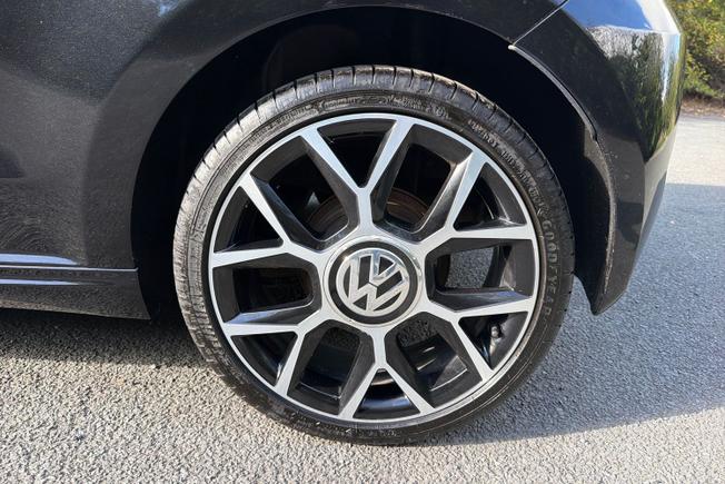 VOLKSWAGEN UP Photo 21