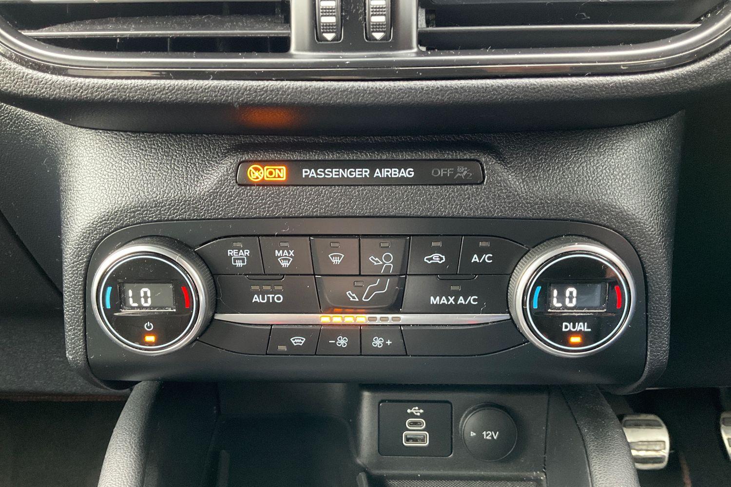 Ford KUGA Photo 28