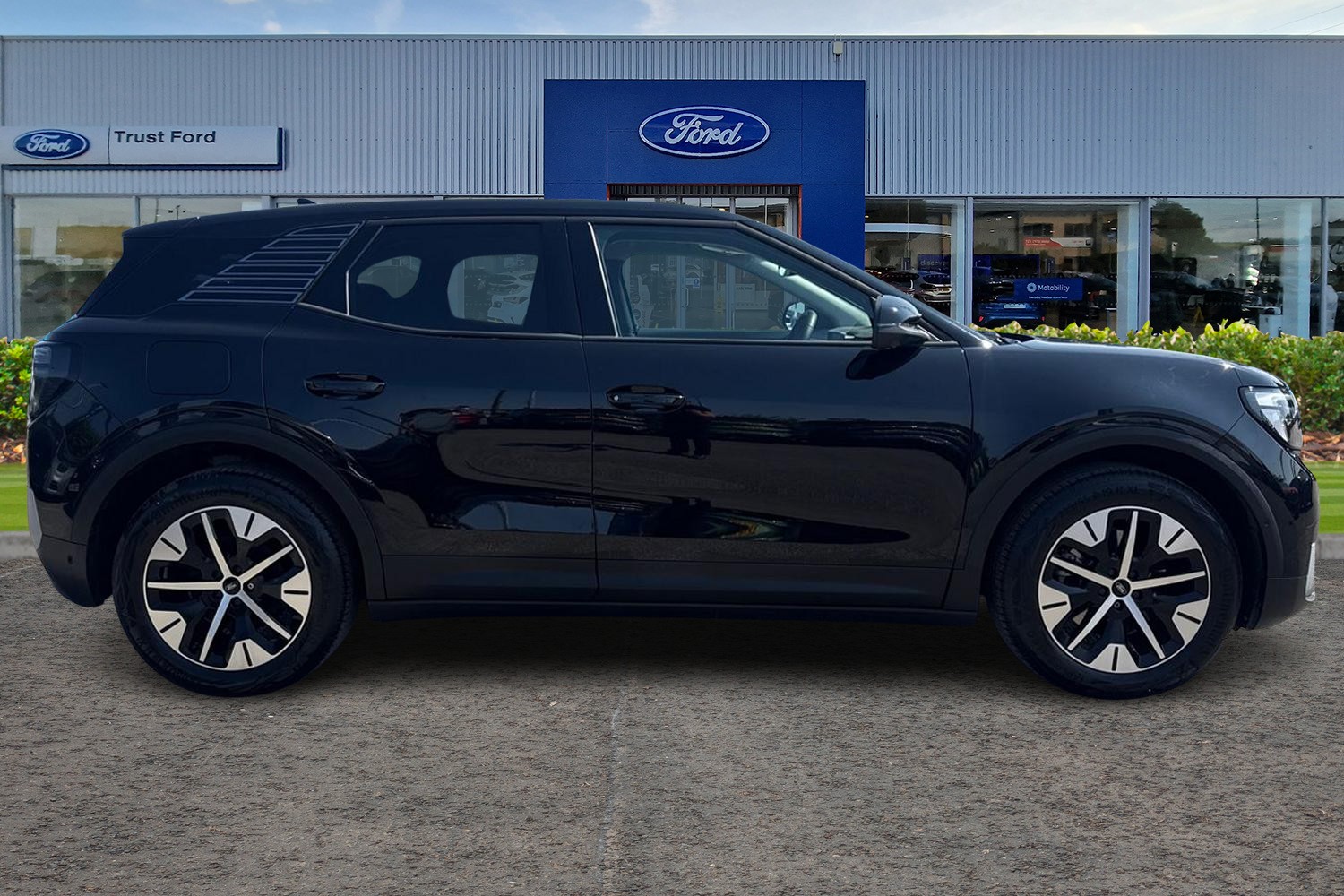 Ford EXPLORER Photo 2