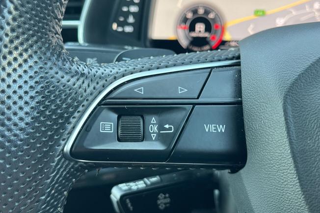 AUDI Q8 Photo 16