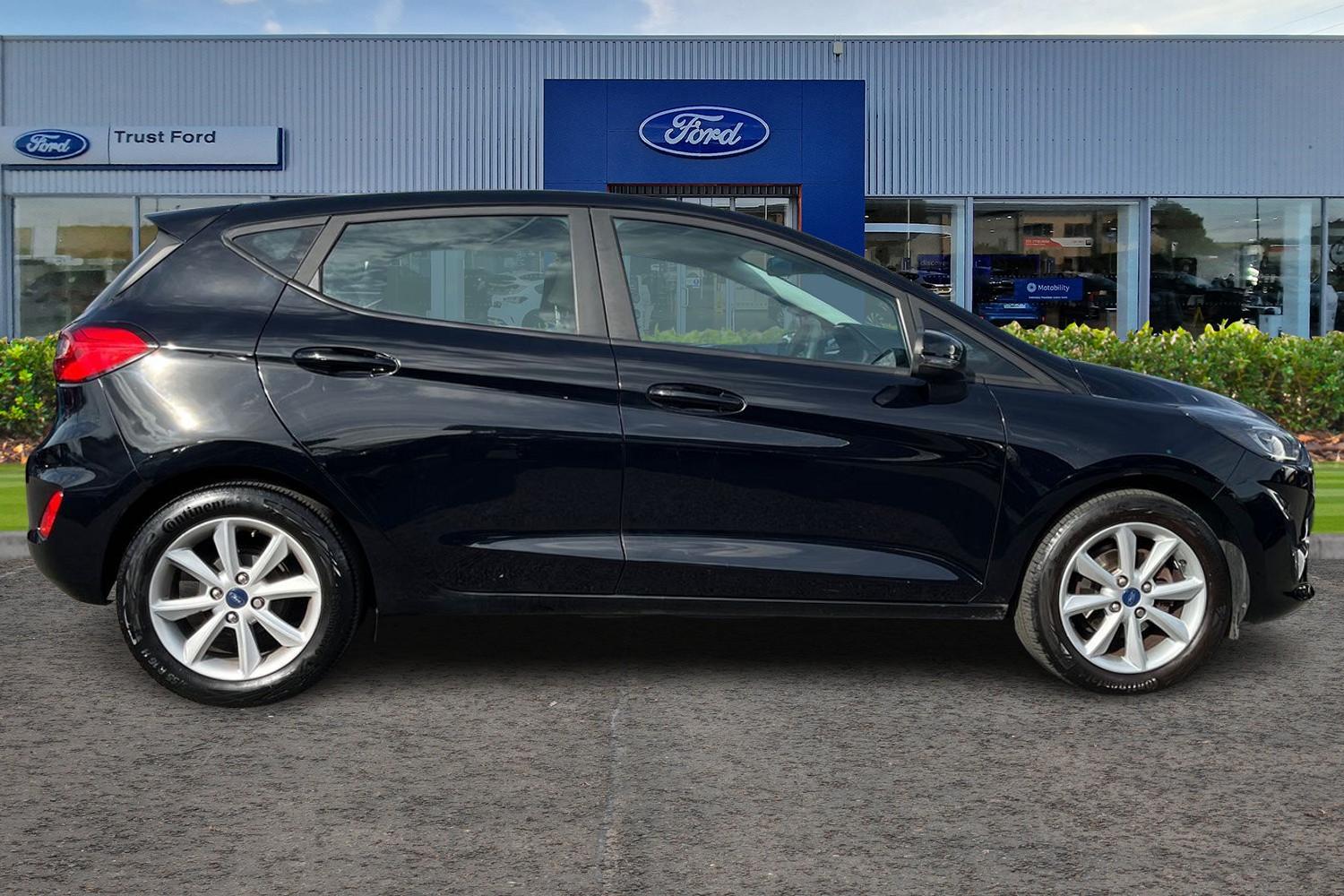 Ford FIESTA Photo 2