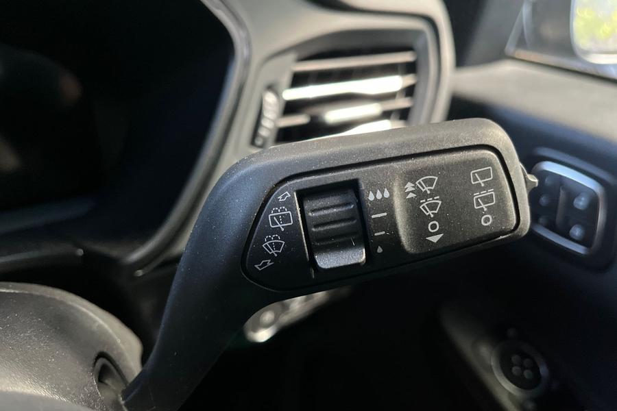 Ford Kuga Photo autoimg-3284ef17bb0aeb73dddd4eb54f186a7ef00af9a6.jpg
