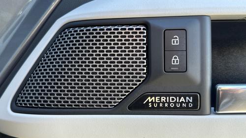 Land Rover Defender Photo autoimg-3287edd769ac3a707e633f9d408ede446bc3f25c.jpg