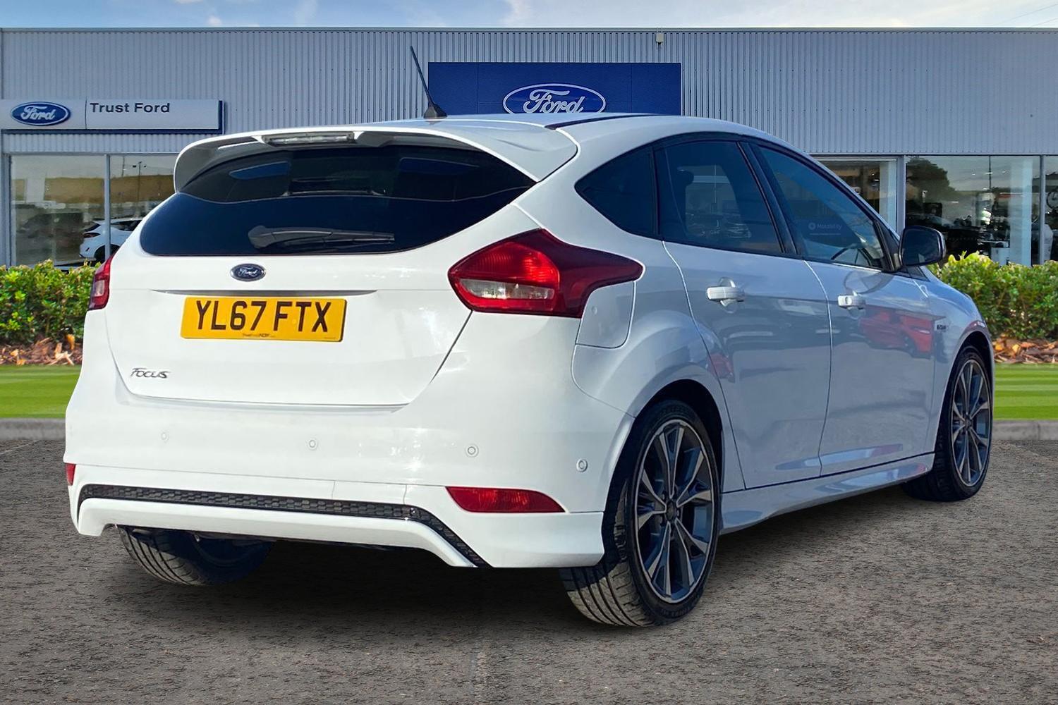 Ford FOCUS Photo 3