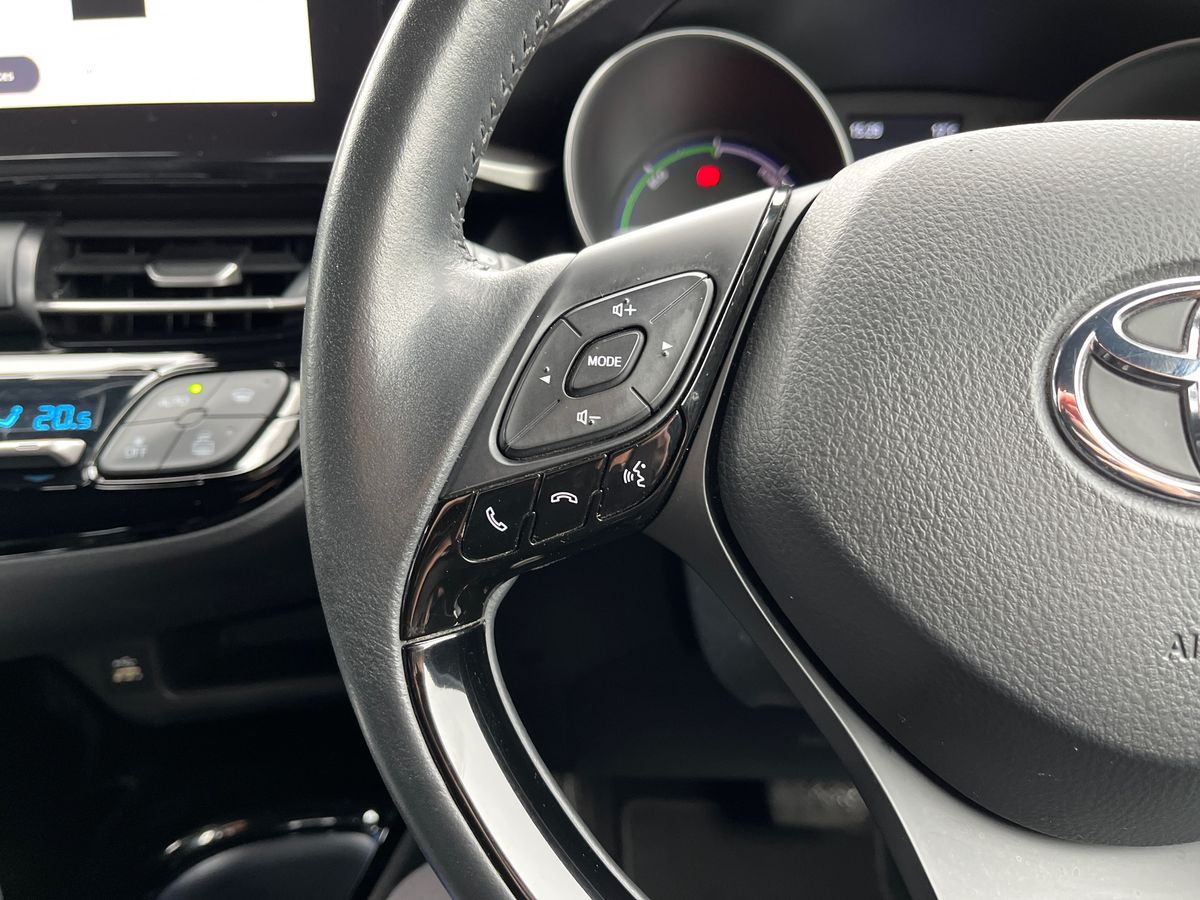 Toyota C-HR Photo 15