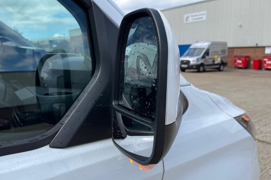Used Ford TRANSIT CUSTOM DV73UPZ 37