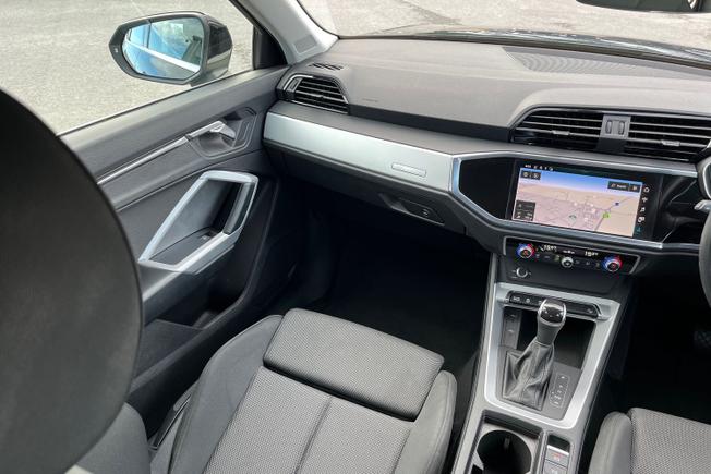 AUDI Q3 Photo 42