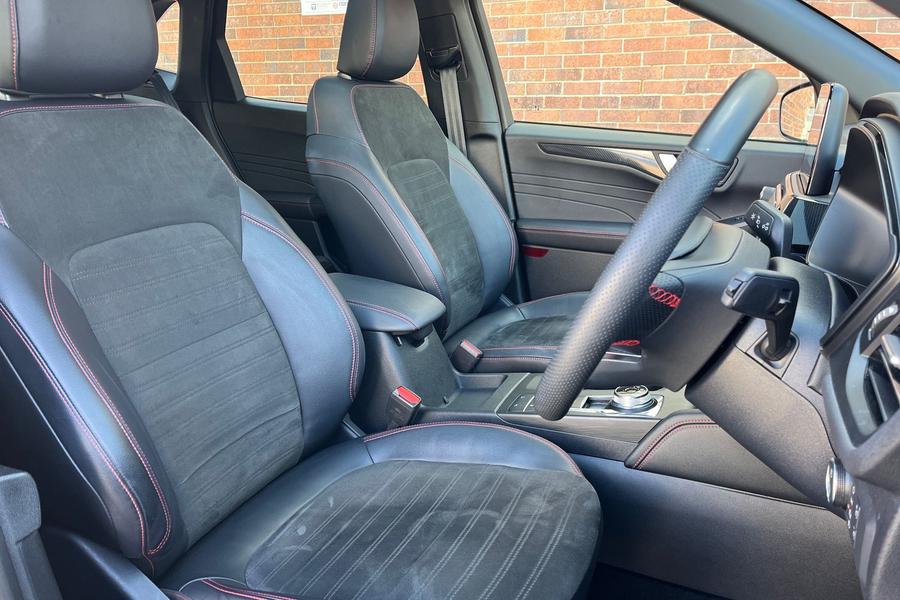 Ford KUGA Photo autoimg-32aabb78fd491ae676761d2fb090715b38dea5e6.jpg