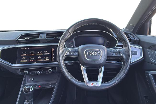 AUDI Q3 Photo 11