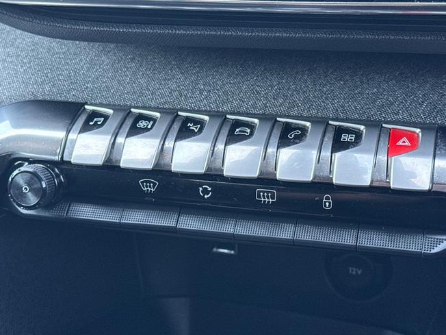 PEUGEOT 5008 Photo 31