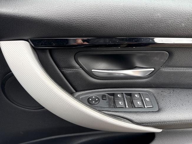 BMW 3 Series Photo 31