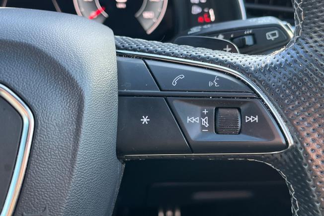 AUDI Q7 Photo 17