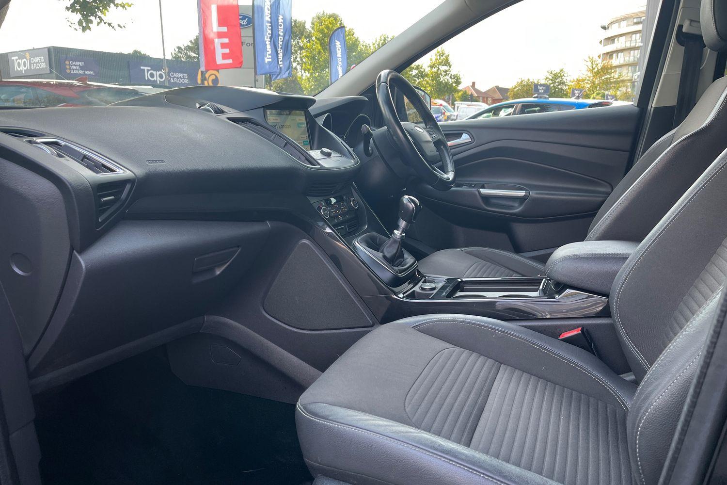 Ford KUGA Photo 17