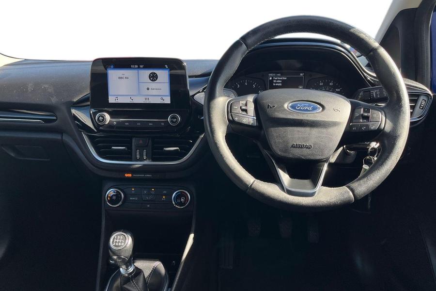 Ford FIESTA Photo autoimg-32ca4ac1d1b8c9c5b7b3d6318f1d5c16885c7bfd.jpg