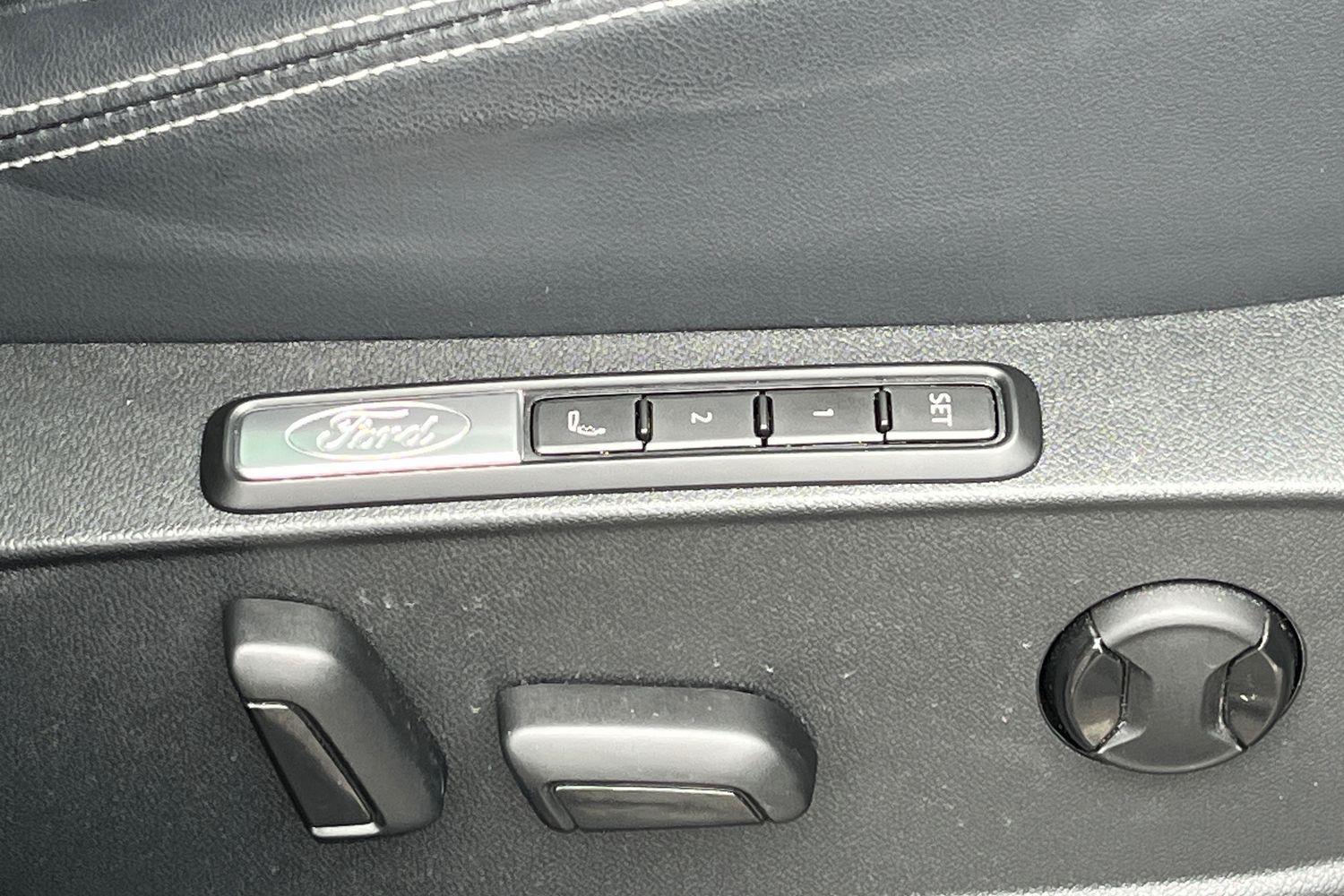 Ford Explorer Photo 27