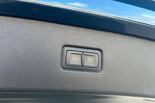 AUDI Q7 Photo 32